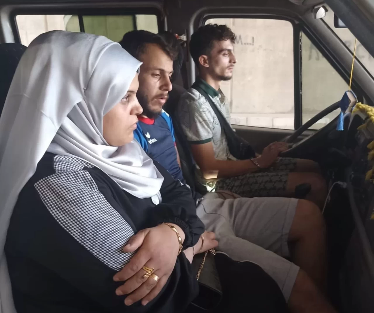 Hatay’da minibüste 12 kaçak göçmen yakalandı: 1 kişi tutuklandı