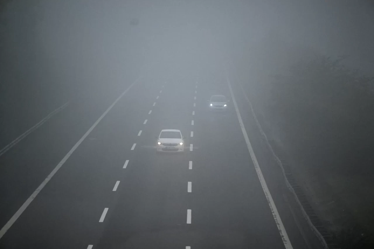 Anadolu Otoyolu Düzce kesiminde sis alarmı! Görüş mesafesi düştü