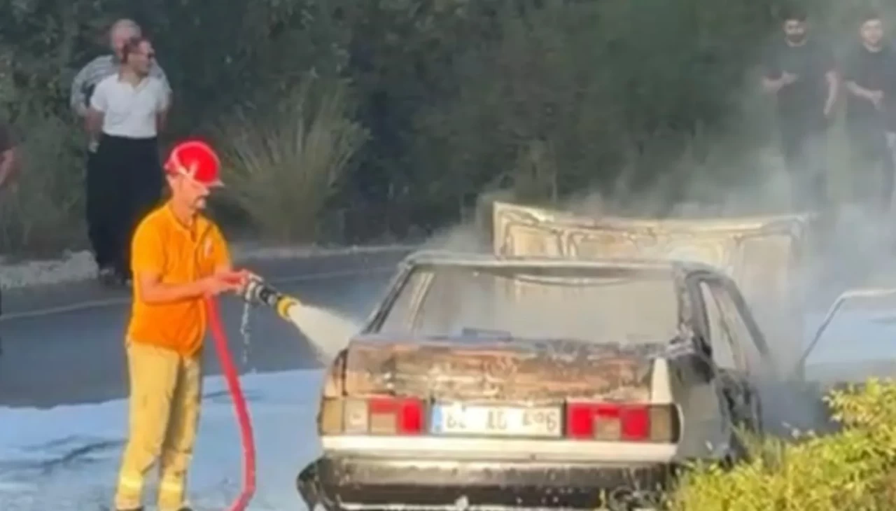Osmaniye’de otomobil yangını ormana sıçramadan söndürüldü