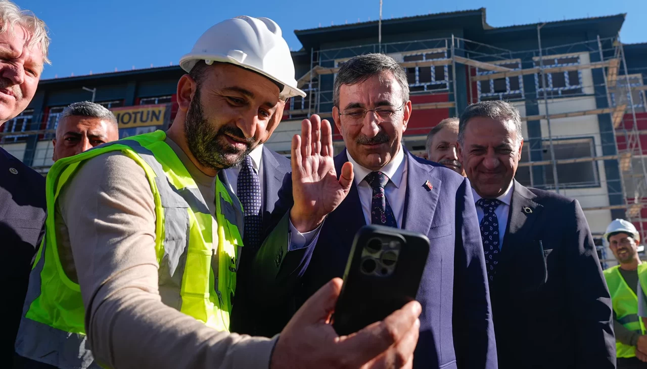 Cumhurbaşkanı Yardımcısı Yılmaz, Bingöl'de konuştu