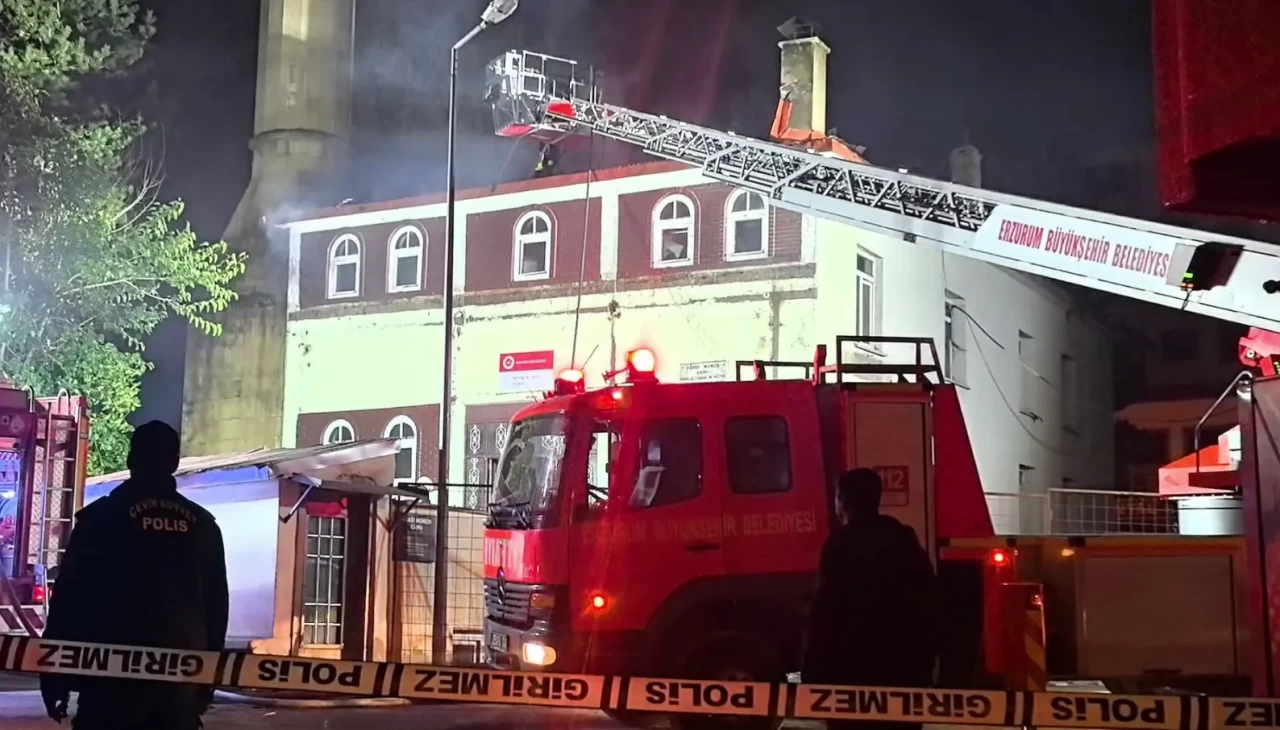 Erzurum’da camide gece yarısı yangın paniği