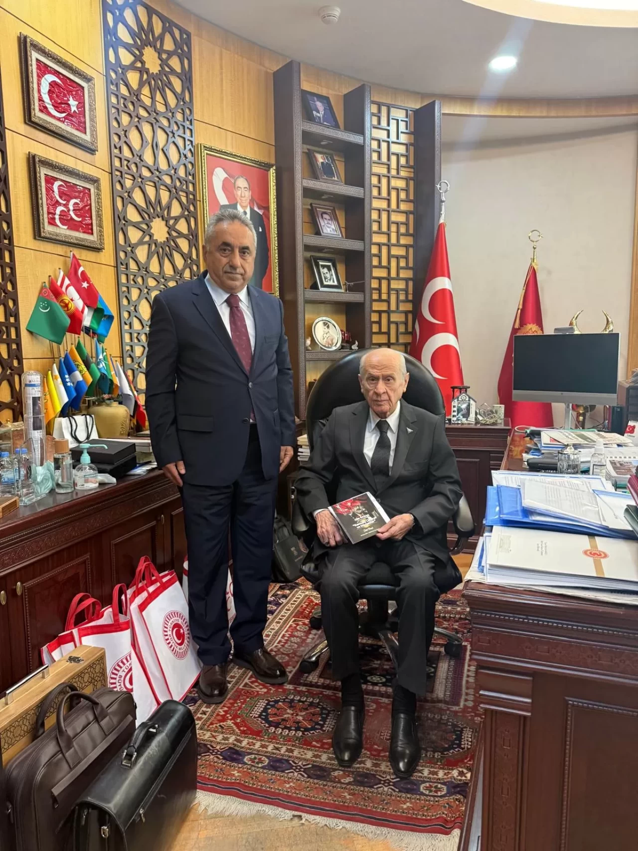 Türk Büro-Sen Genel Başkanı Türkeş Güney'den MHP Lideri Bahçeli'ye ödül töreni daveti