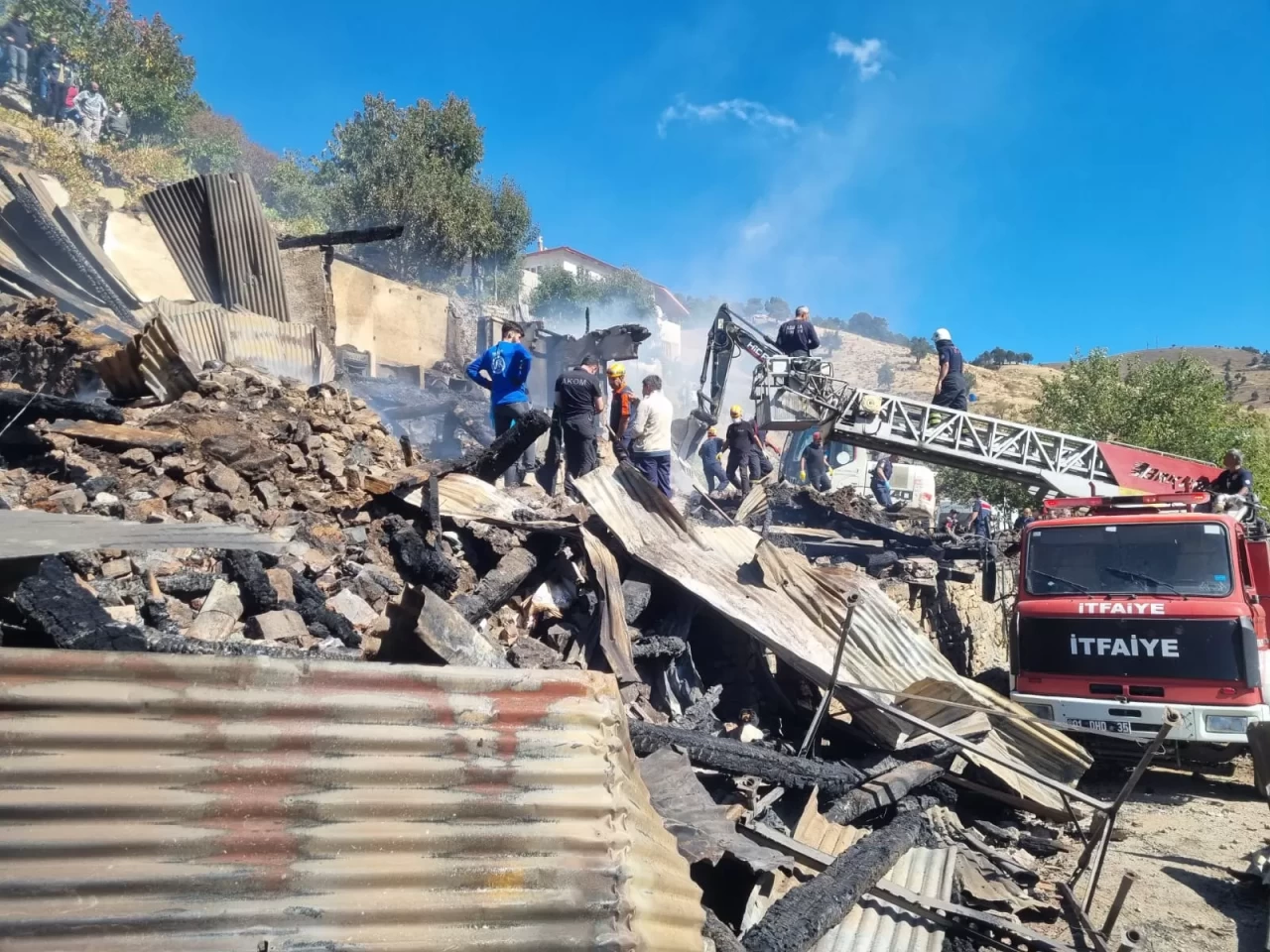 Adana Saimbeyli’de ev yangını: İki kardeş hayatını kaybetti