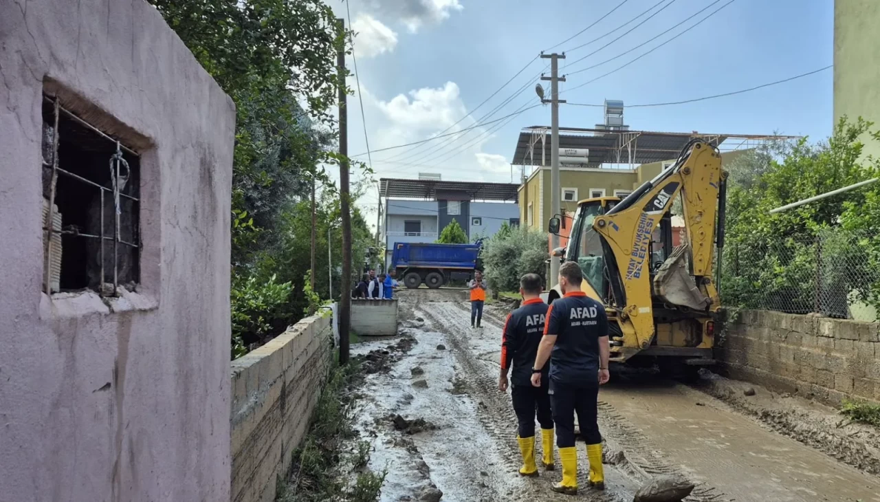 AFAD: Hatay’daki selde 80 aileye 3,8 milyon TL eşya desteği verildi