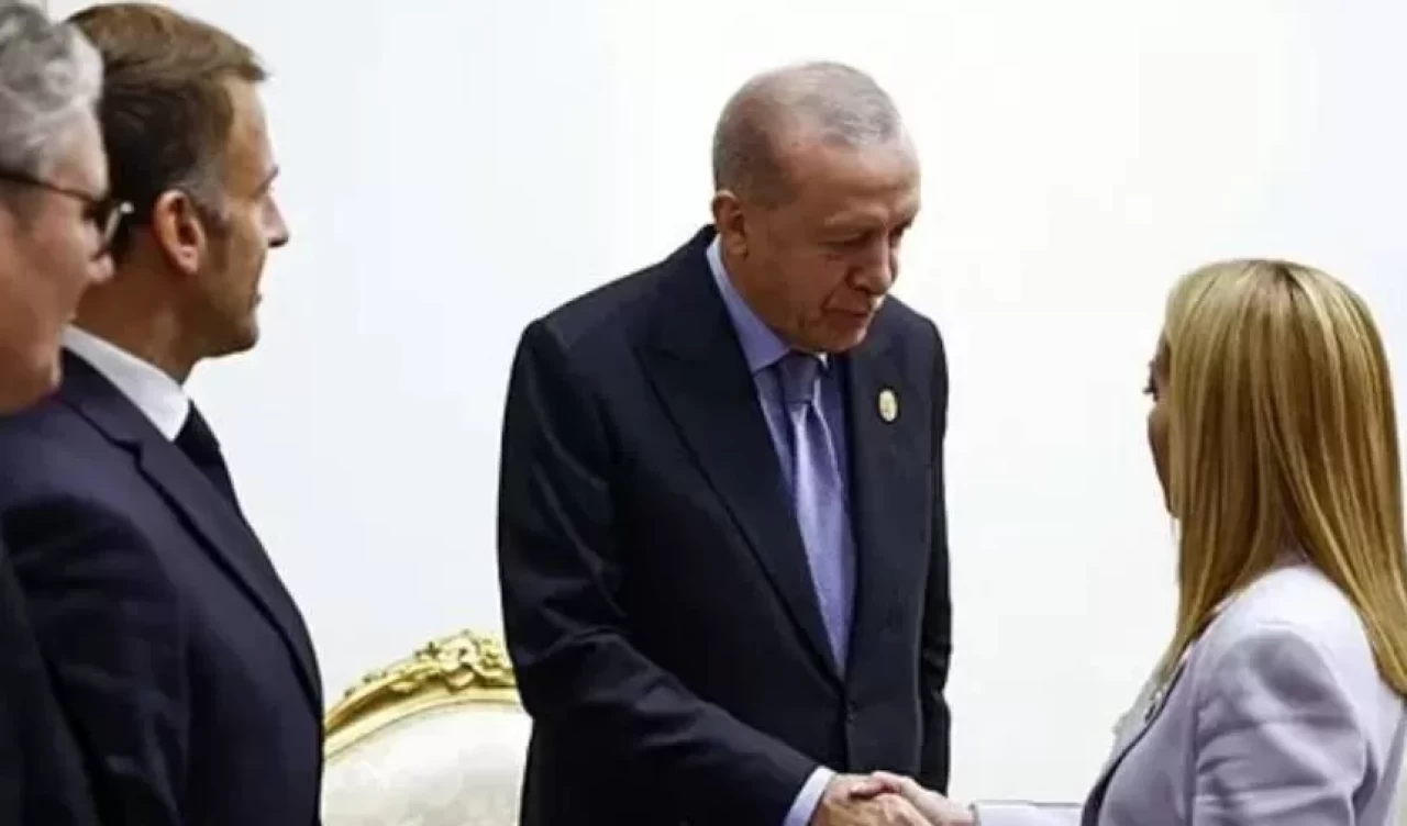 Zirvenin en dikkat çeken anı! Dünya basını manşetlere taşıdı