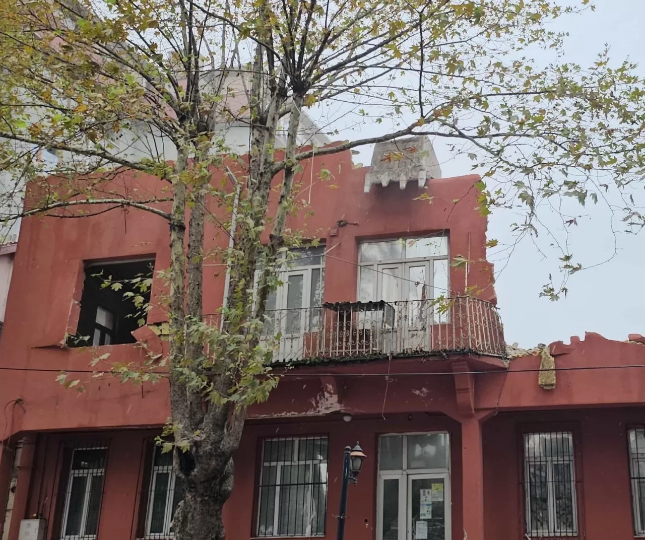 Zonguldak’ta yıkımda tehlikeli anlar! Vatandaşların duyarsızlığı pes dedirtti