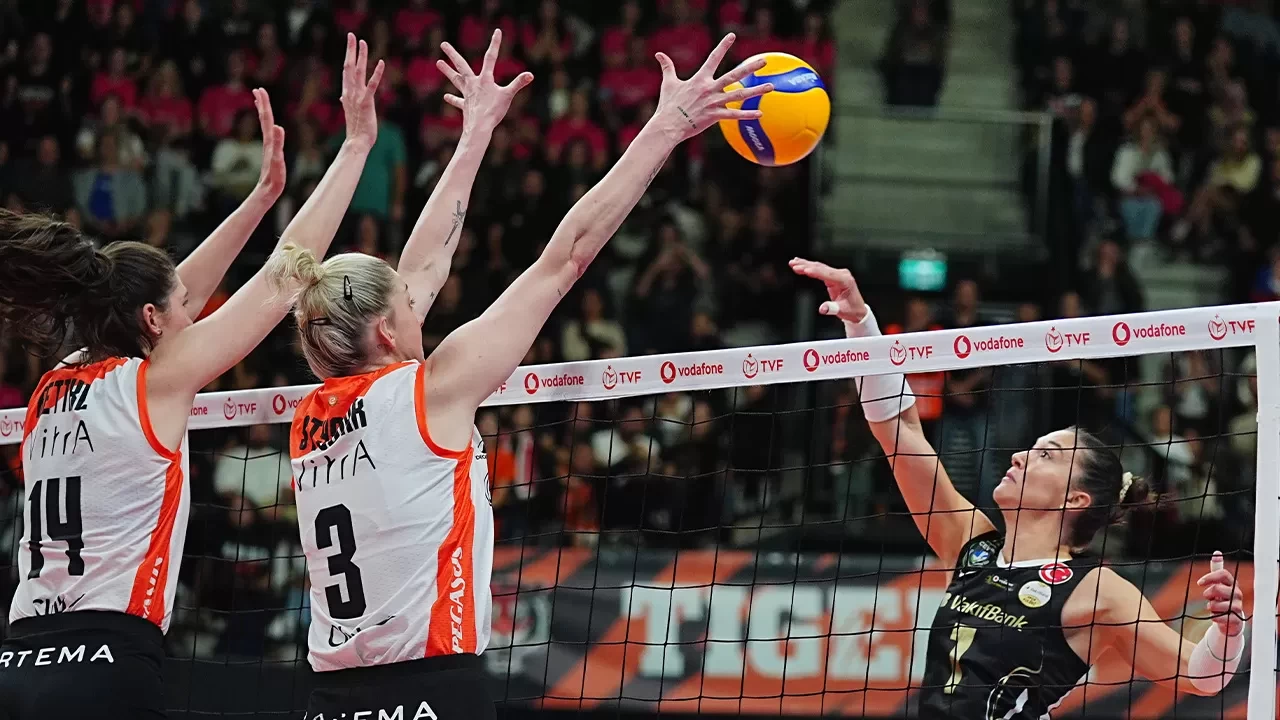 VakıfBank Kadın Voleybol Takımı, derbide Eczacıbaşı’nı deplasmanda 3-1 mağlup etti