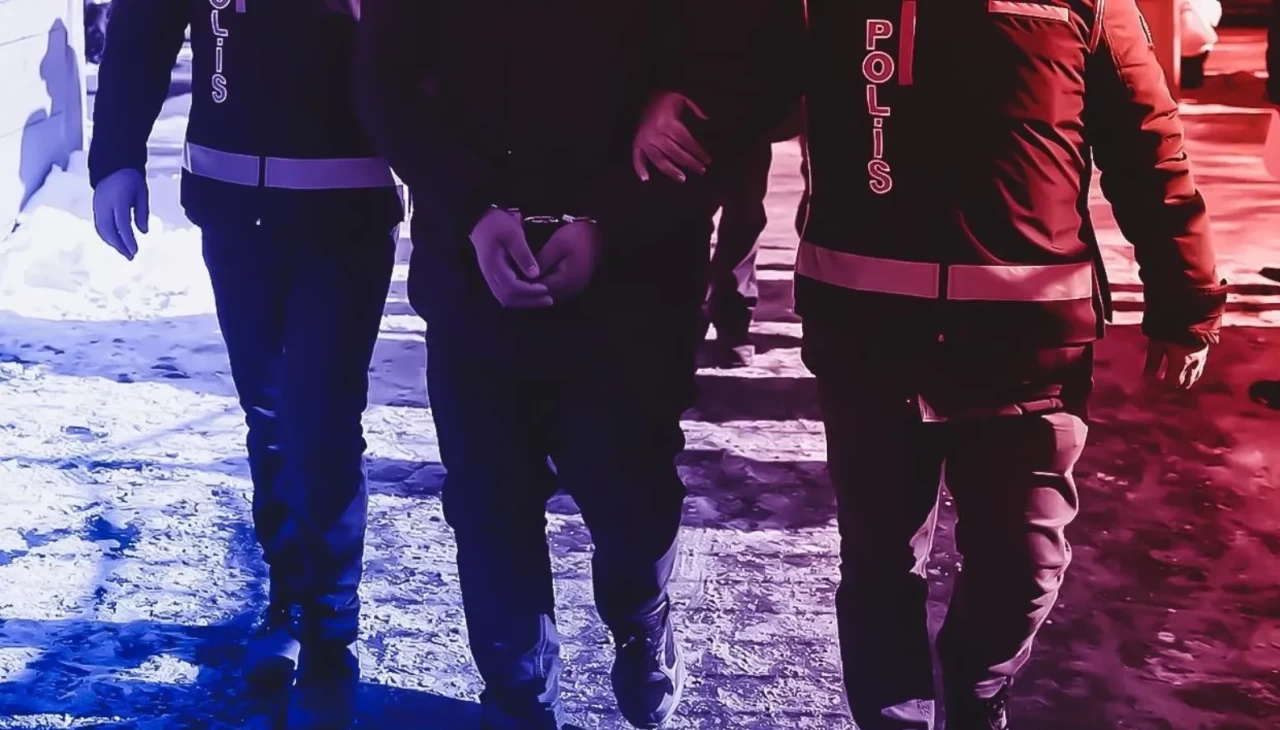 Beyoğlu’nda motosikletli turiste saldırı! İspanyol Youtuber Javier Ros Del Valle’yi darp eden 2 kişi yakalandı