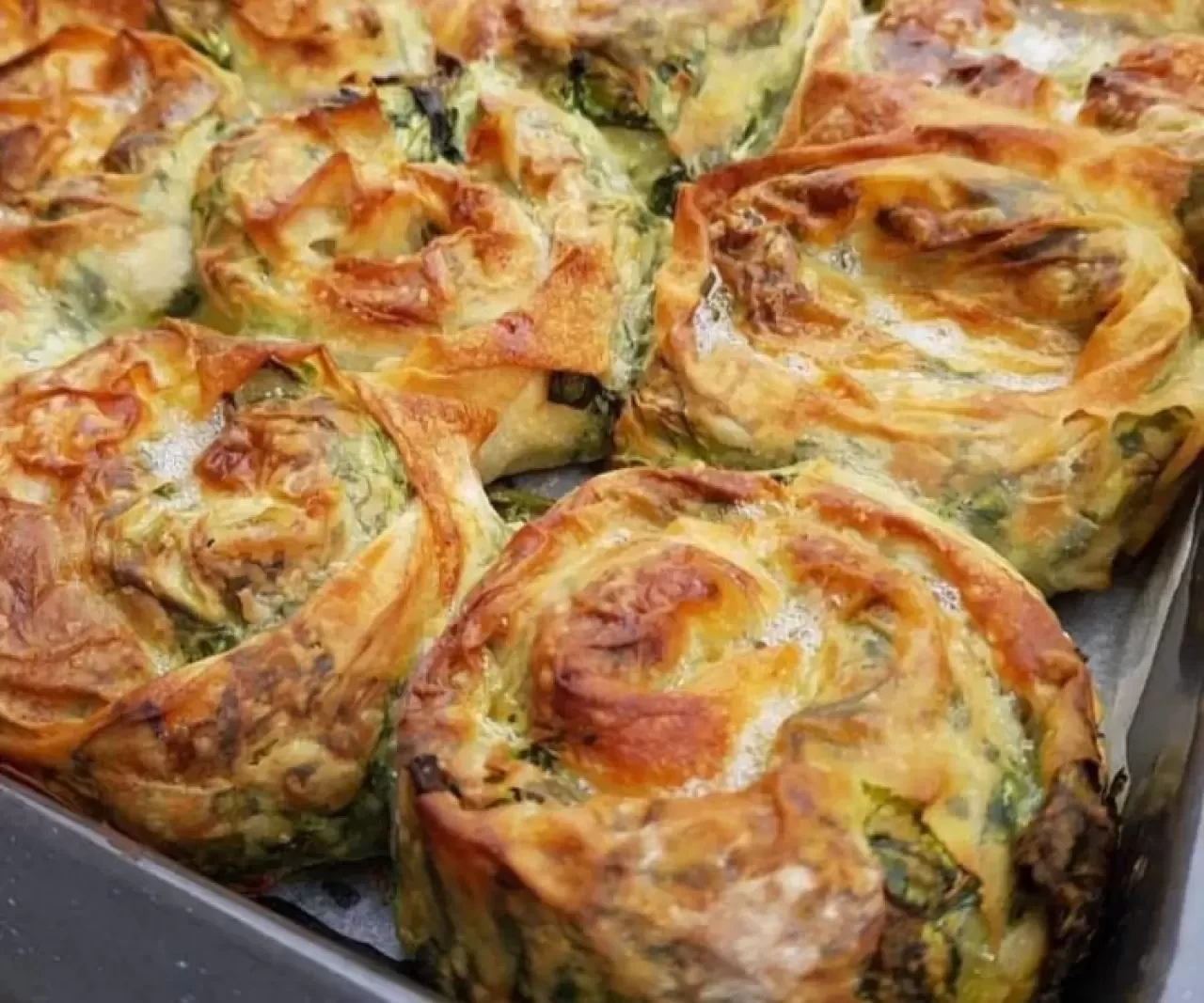 Ispanaklı Börek Tarifi: Pratik ve Lezzetli Ev Yapımı Börek