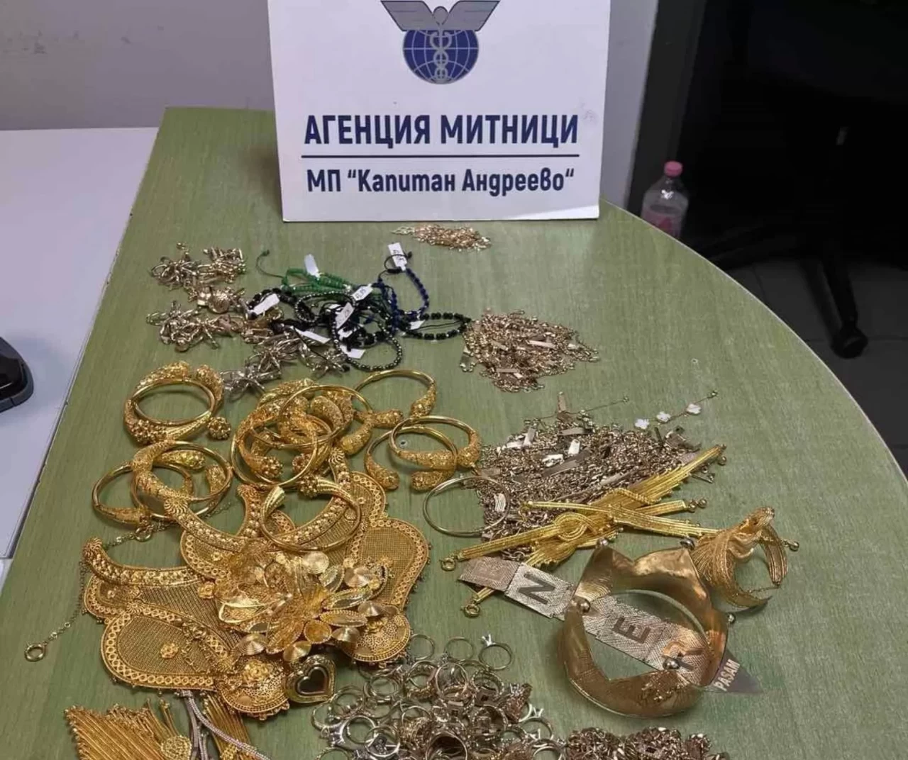 Edirne’den çıkan yolcu otobüsünde yoğurt kovasında 1,2 kg altın ele geçirildi