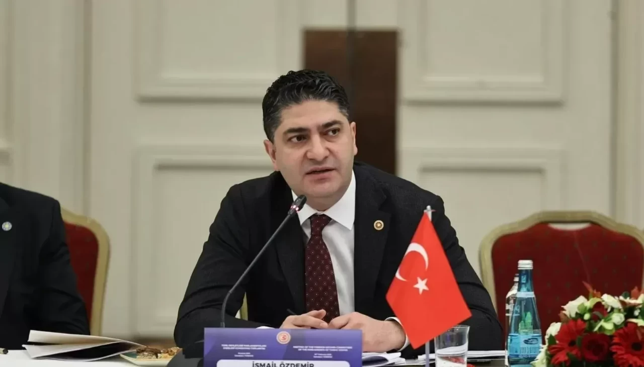 Kıbrıs’ta federasyon tartışmasına, MHP'li Özdemir "TÜRKGÜN" manşetiyle cevap verdi