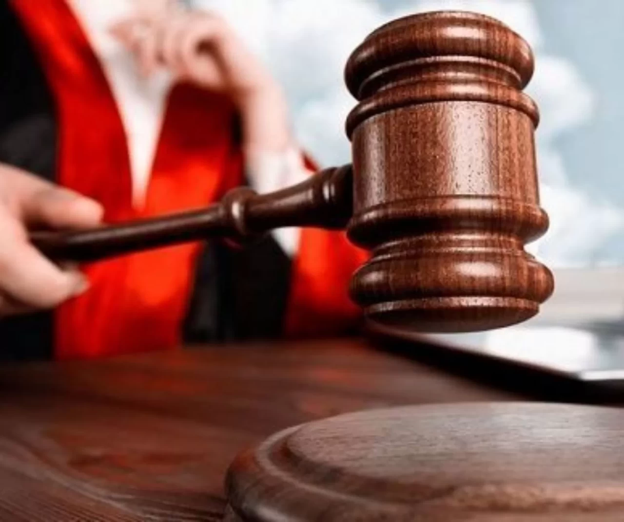 Adana'da eve çağırdıkları kişiyi darbedip gasp eden 3 sanığın yargılanmasına başlandı