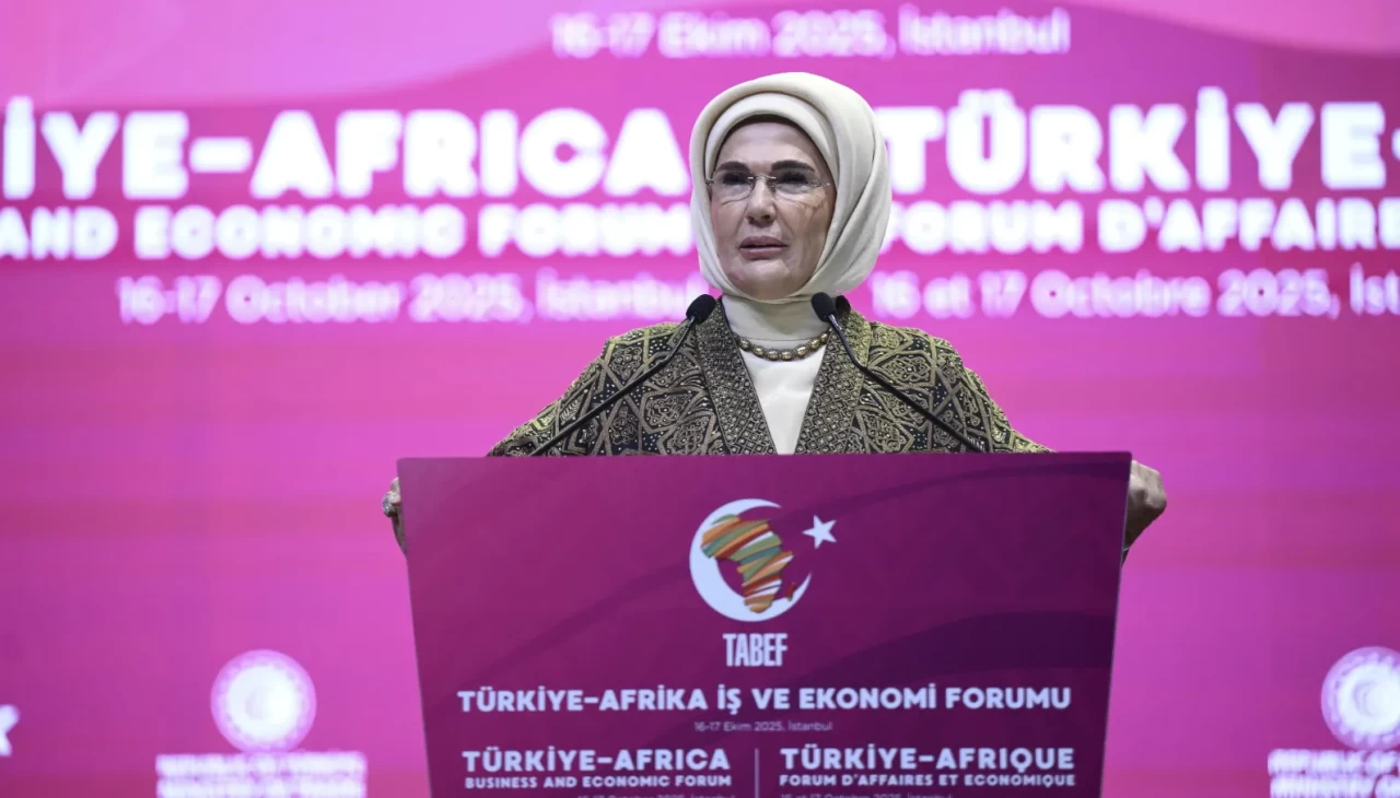 Emine Erdoğan, Kadın Liderliği ve Girişimcilik Diyaloğu Paneli'nde konuştu: Dünyaya sözleri olan kadınlara kulak verelim