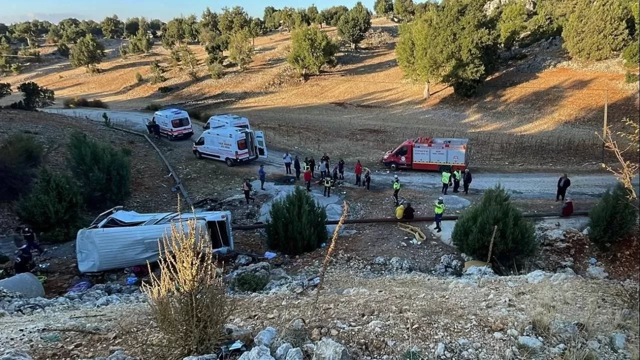 Mersin'de katliam gibi kaza: Çok sayıda ölü ve yaralı var
