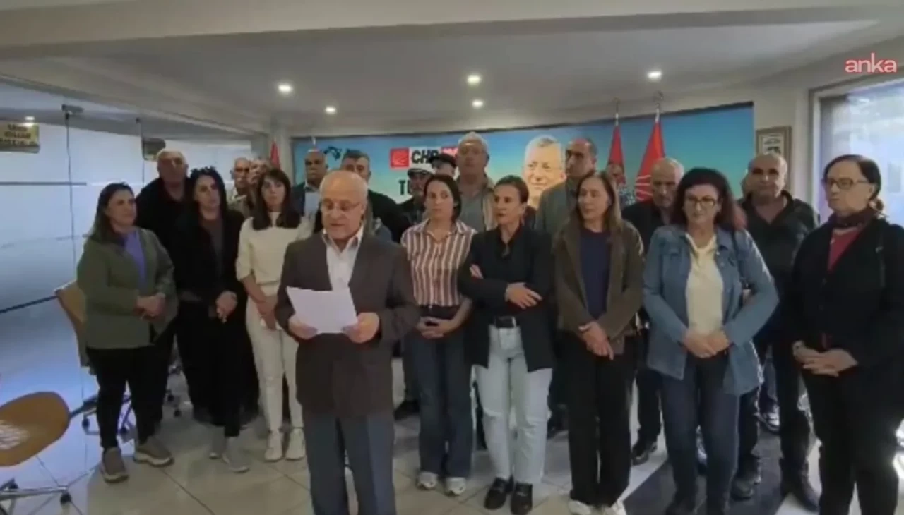 Tunceli'de ilginç eylem! CHP'li yöneticiler kendilerini binaya kilitledi