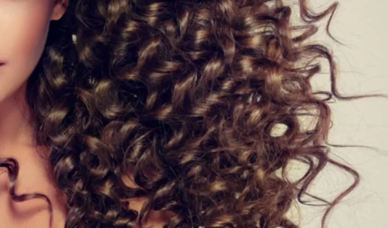 Kıvırcık saçlara özel bakım önerileri! Sağlıklı ve bakımlı kıvrımlar için neler yapmalısınız?