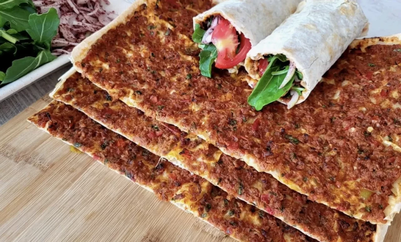 MasterChef’te usta şefleri bile şaşırtan lahmacun tarifi! Evde yapınca lezzetine inanamayacaksınız!