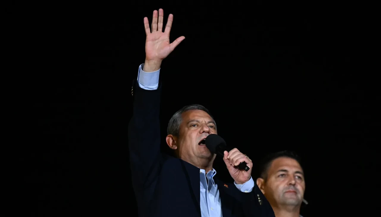 CHP'de yaşanan yeni istifalar Özgür Özel'i üzecek