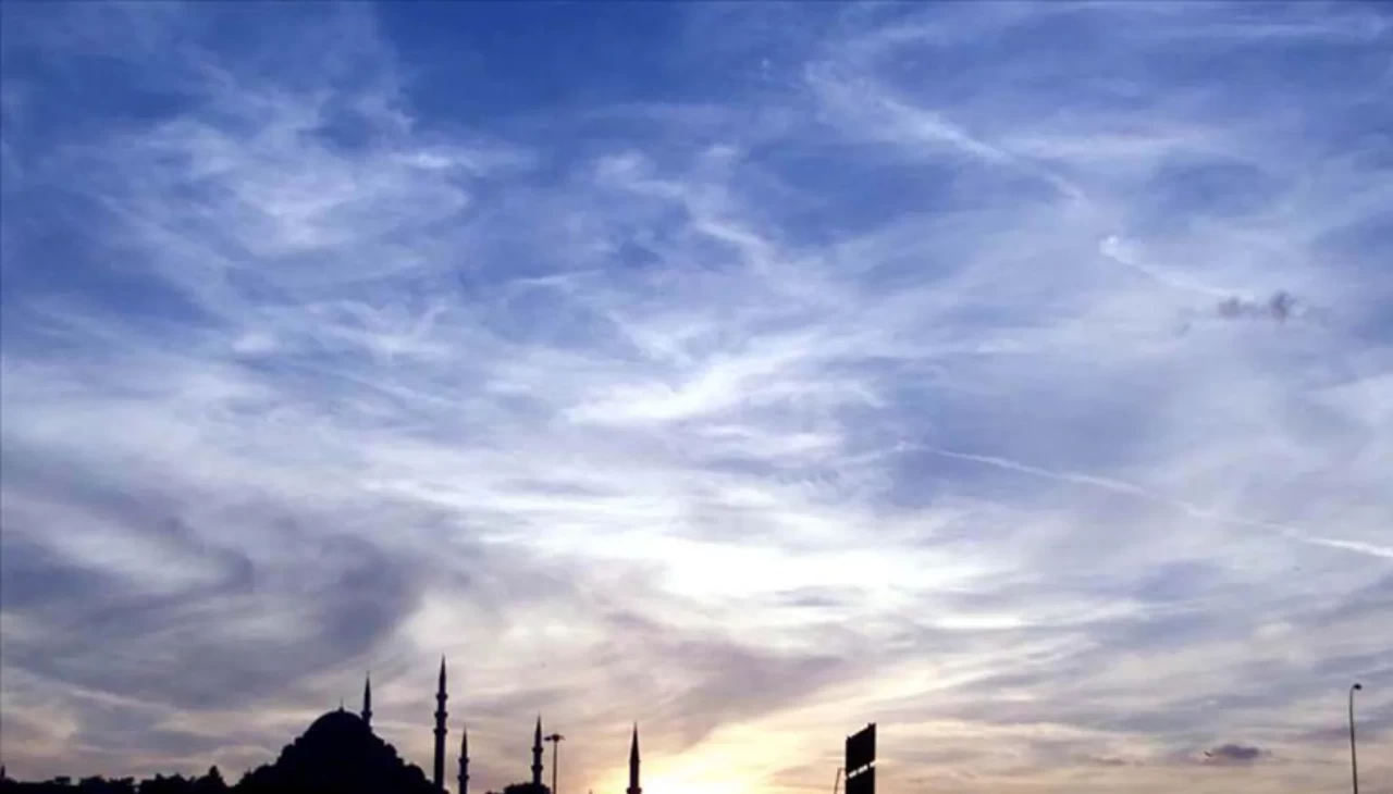 Türkiye genelinde az bulutlu ve ılık hava hakim