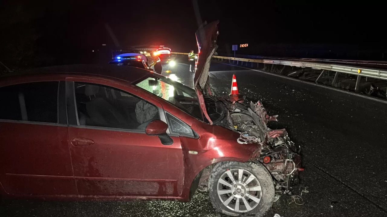 Düzce'de kaza! Otomobil bariyerlere çarptı: 1 yaralı