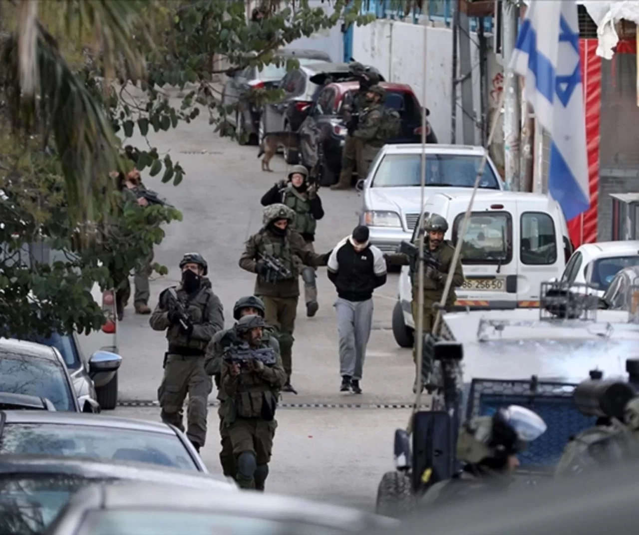 İsrail askerlerinden Beytüllahim’de baskın: Serbest bırakılan esirlerin evlerine saldırı