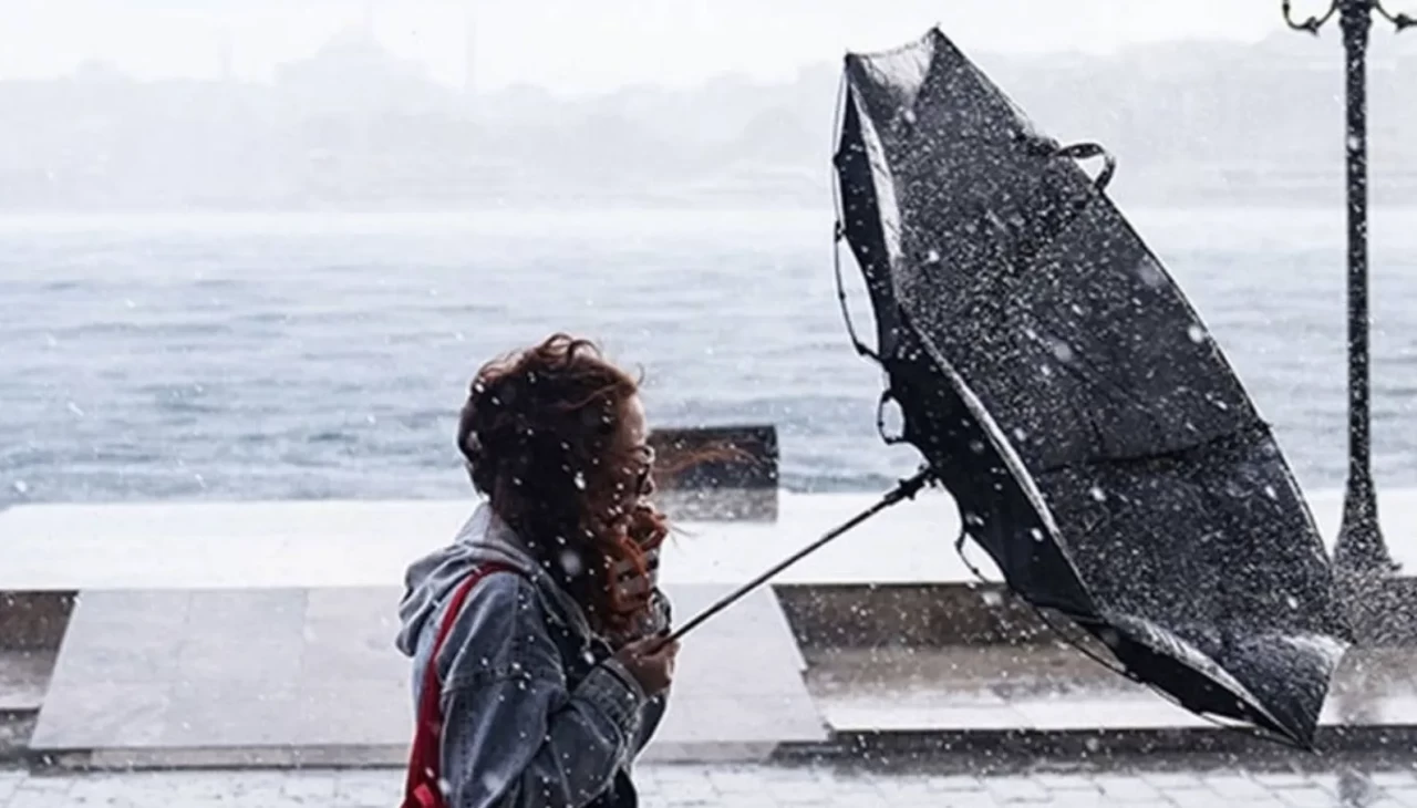 Meteoroloji’den kuvvetli yağış ve fırtına uyarısı! Sıcaklıklar 7 derece birden düşecek