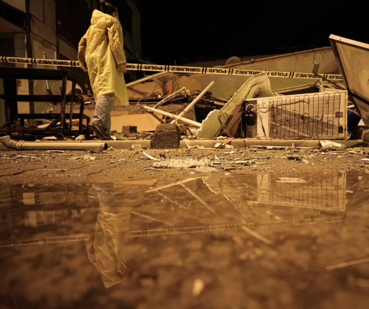 Balıkesir Sındırgı’da depremin ardından sağanak yağış: Vatandaşlar zor anlar yaşadı