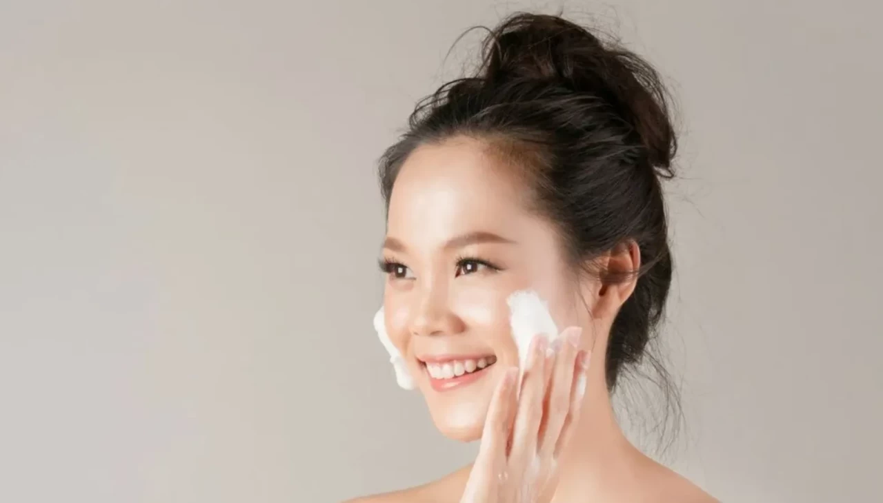 Korelilerin cildi gibi parlayan cilt artık hayal değil! Sivilcelere savaş açan cam cilt maskesi