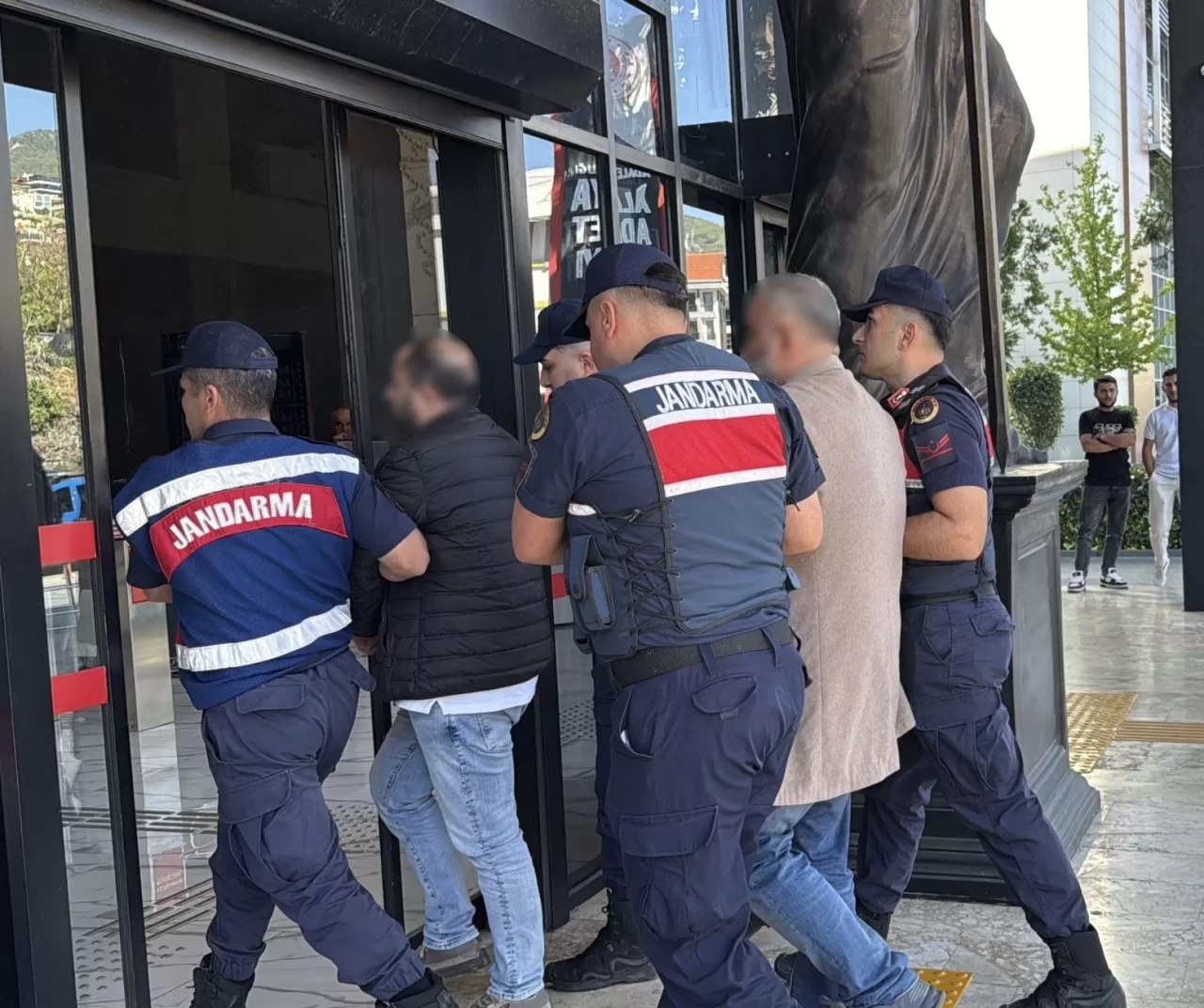 Alanya’da 24 milyon TL’lik arsa dolandırıcılığı operasyonu: 5 tutuklama