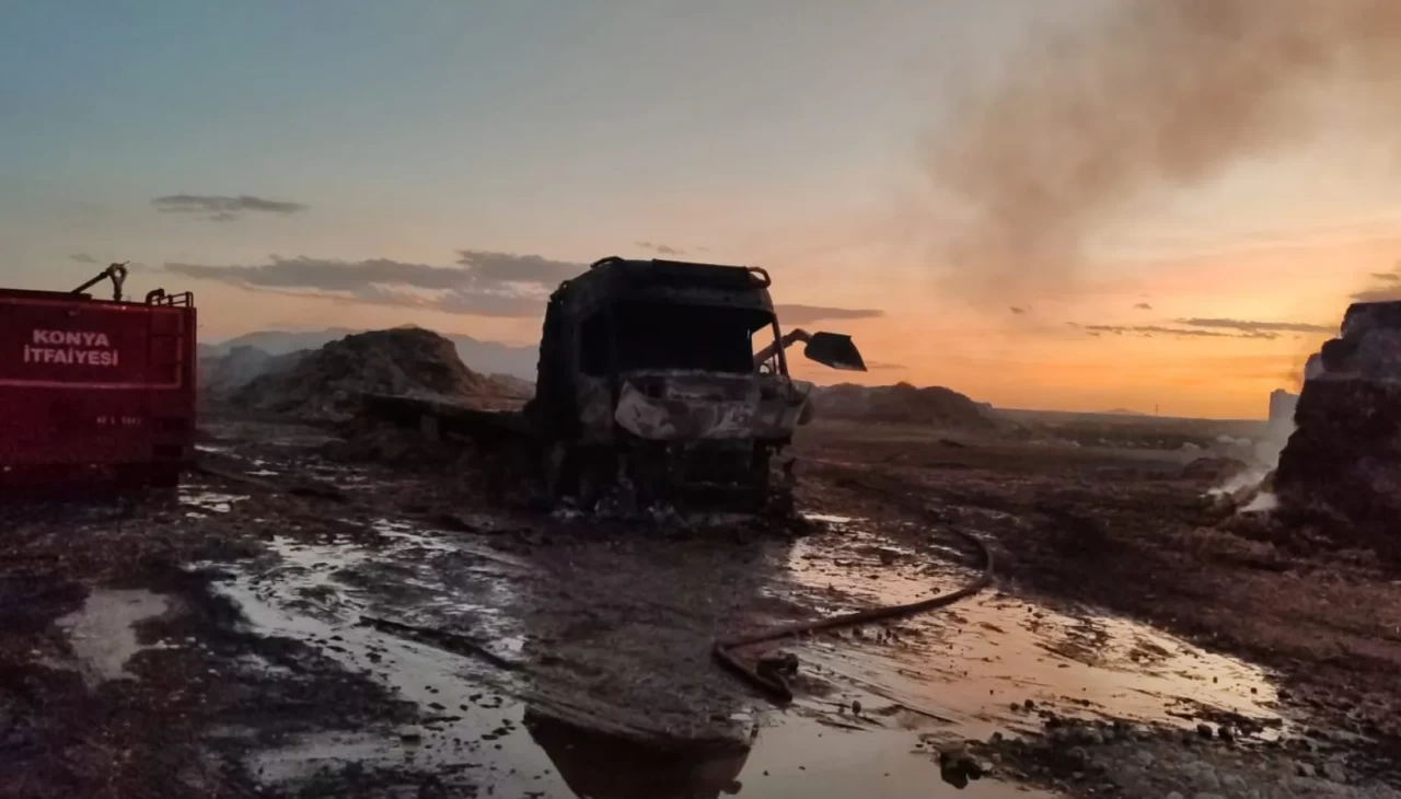 Saman balyası yüklü tır yandı, 25 ton balya kül oldu