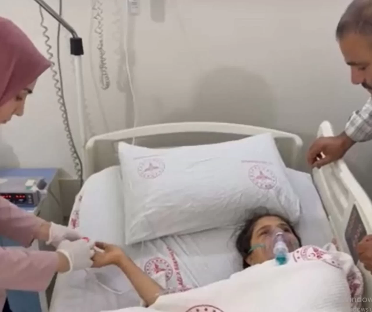 Şanlıurfa’da ilginç olay! Genç kız toplu iğneyi yuttu: Akciğerine saplanan iğne başarılı operasyonla çıkarıldı