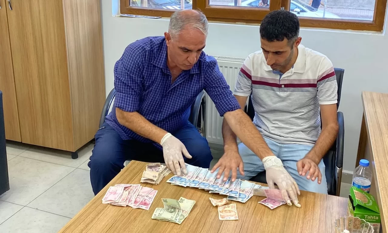 Elazığ’da dilenci operasyonu: Üzerinden 3 saatte topladığı bin 950 lira çıktı