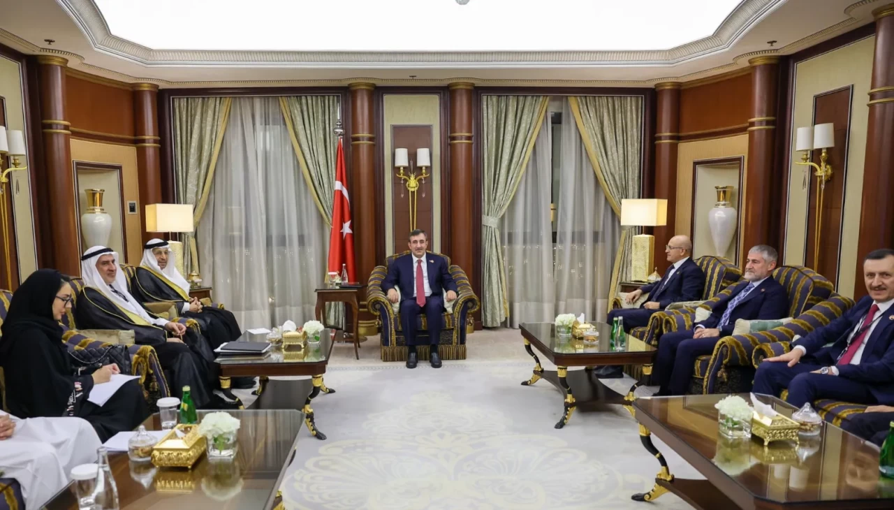 Cevdet Yılmaz, Riyad’da Suudi Arabistan Yatırım Bakanı ile görüştü
