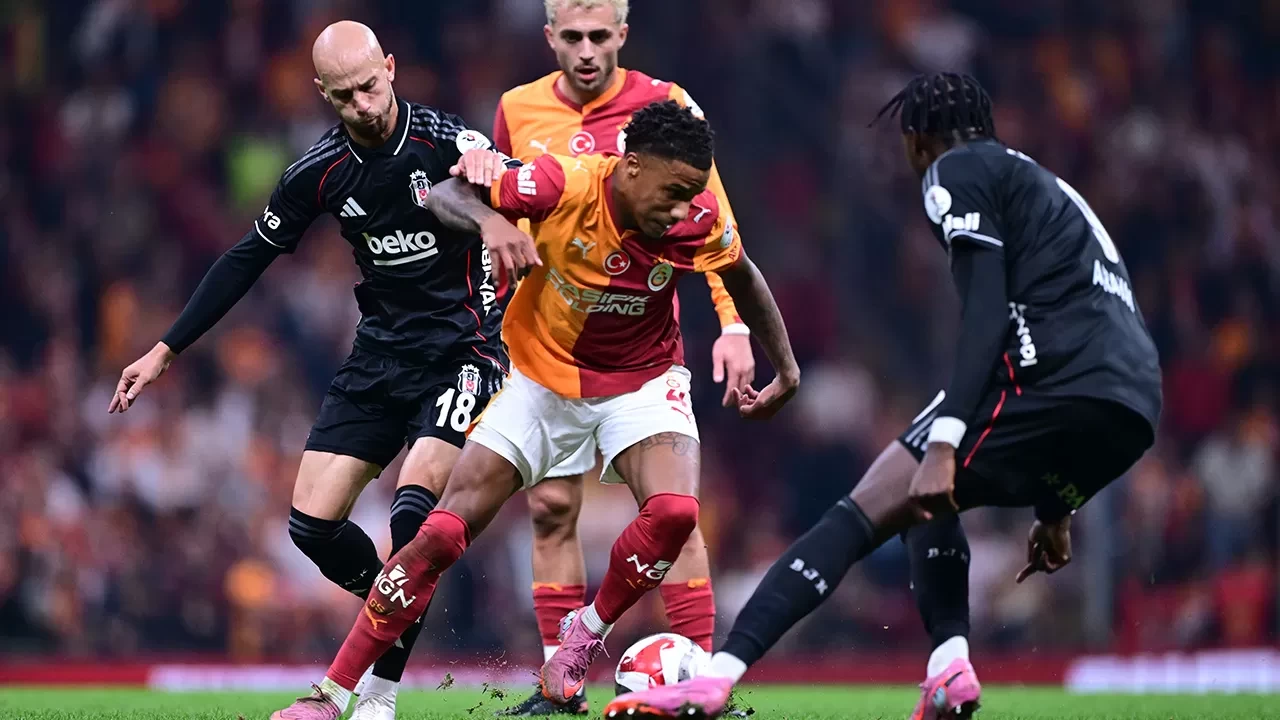 Galatasray ile Beşiktaş arasındaki derbilerde 11 maç aradan sonra bir ilk
