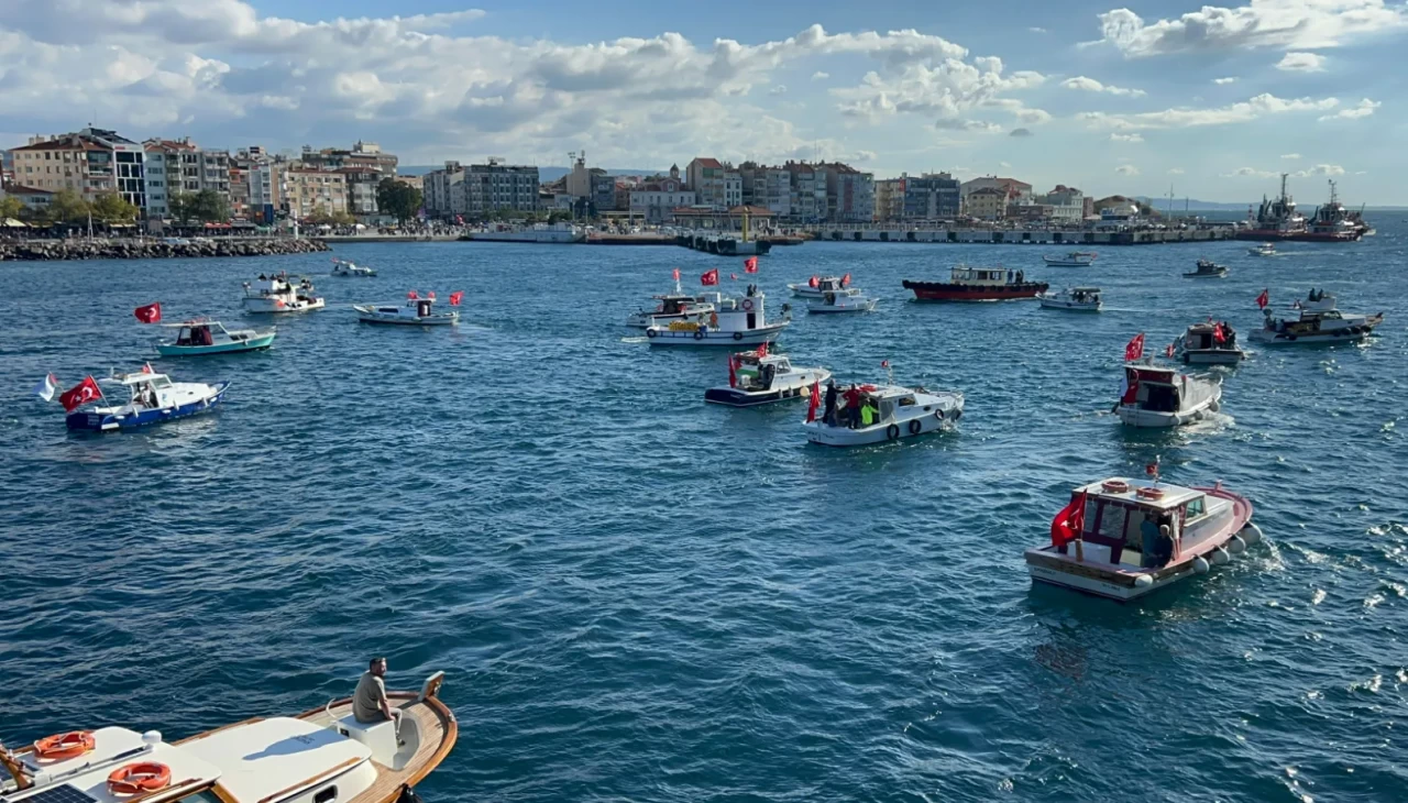 Çanakkale Boğazı'nda Sumud Filosu'na destek turu