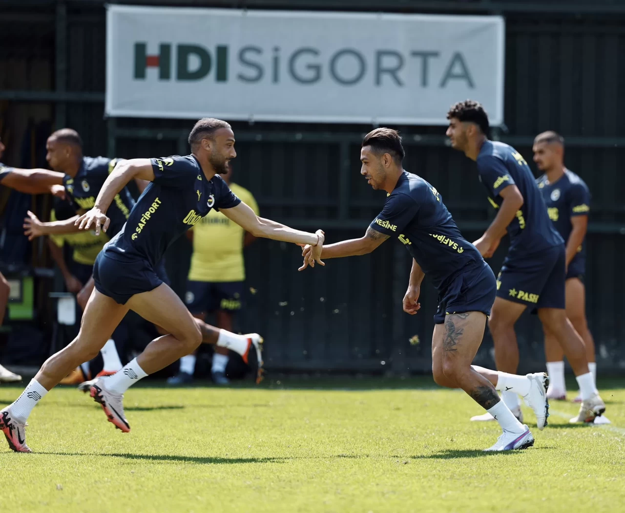 Fenerbahçe'de iki isim kadro dışıkaldı! İşte o yıldız futbolcular