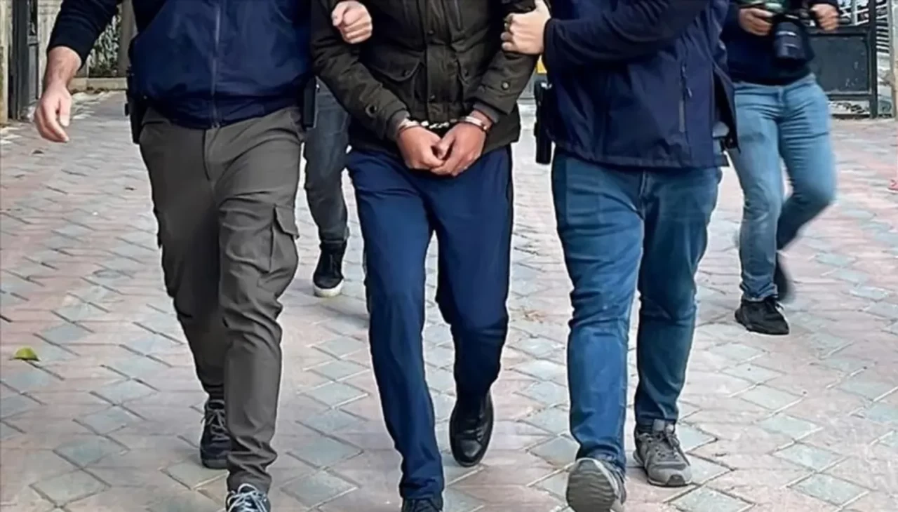 İstanbul'da bir kişiyi darbettikleri iddiasıyla 3 şüpheli yakalandı