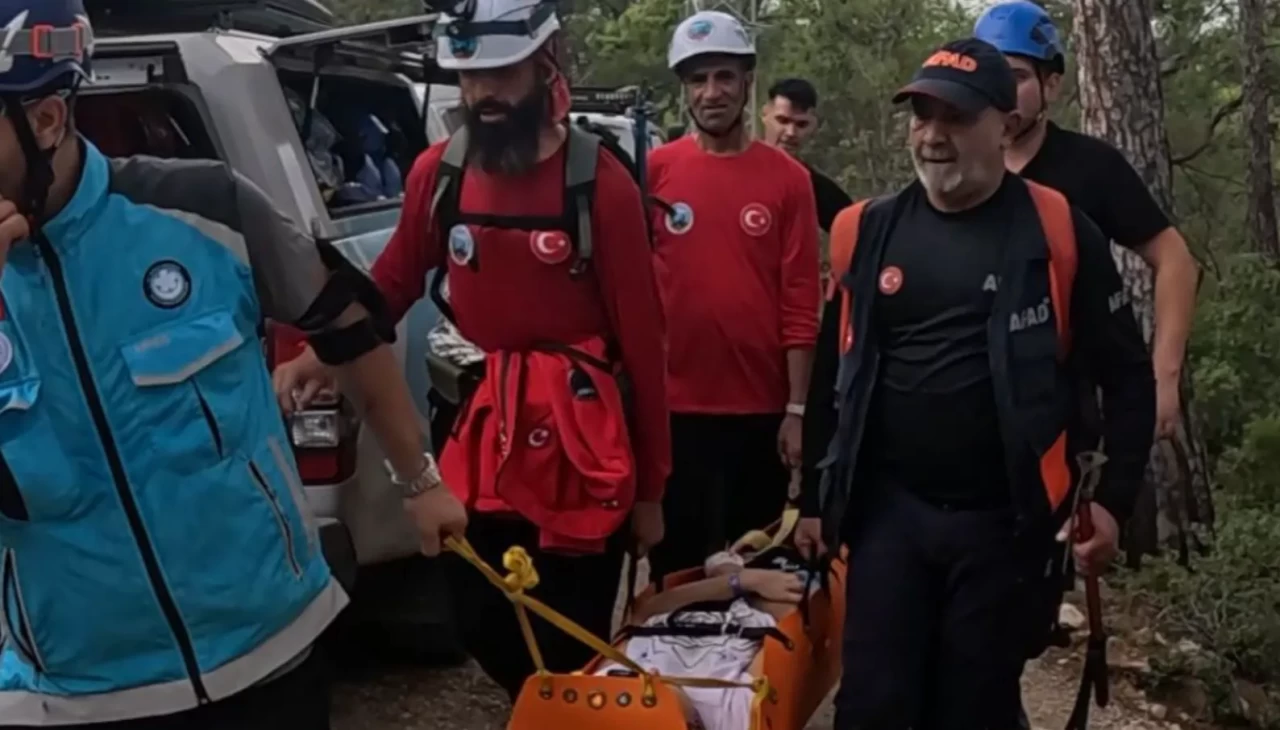 Antalya’da ormanda mahsur kalan Polonyalı turist AFAD ekiplerince kurtarıldı