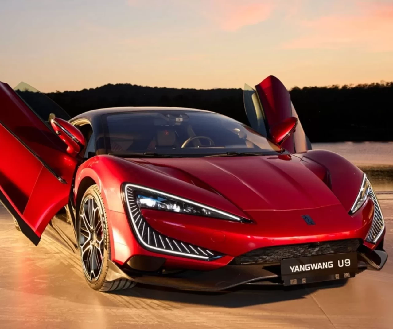 BYD bayilerin YANGWANG U8 ve U9 şovu