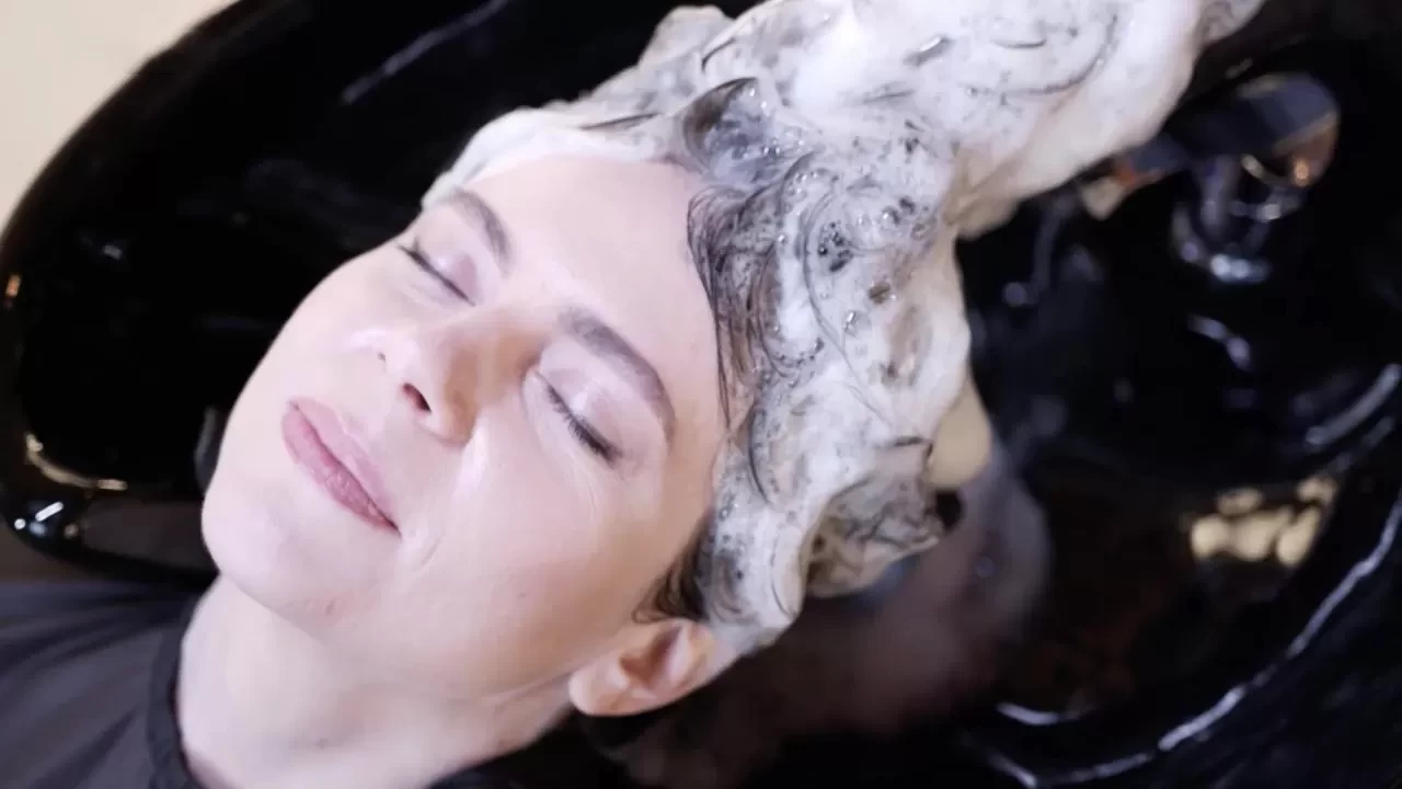 Uzmanlar uyarıyor: Makyaj ve saç bakım ürünlerinde hala zehirli kimyasallar var