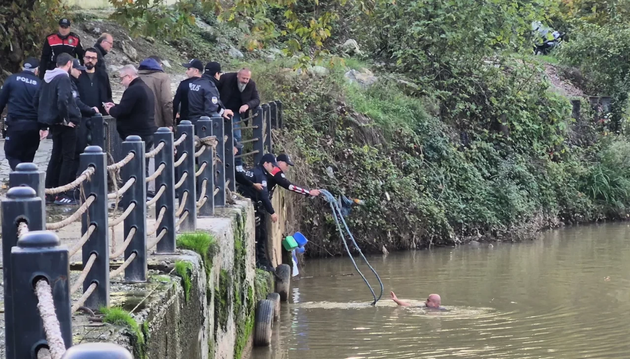 Bartın’da eşiyle tartışan adam ırmağa atladı