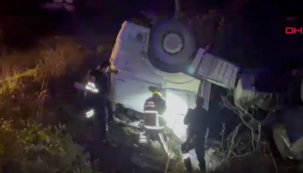 Bursa’da şarampole devrilen TIR’ın şoförü hayatını kaybetti