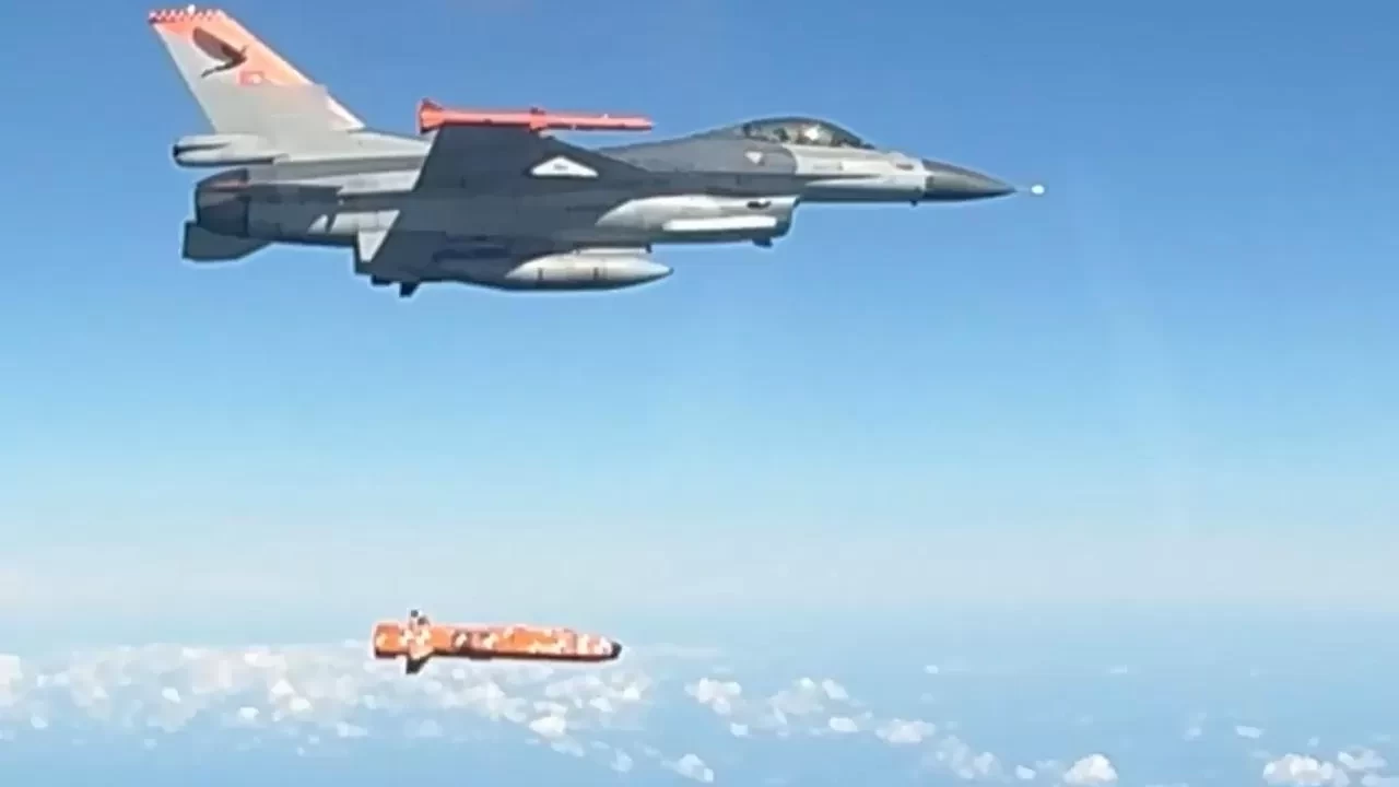 Milli seyir füzesi SOM-J'nin atış testi başarıyla tamamlandı