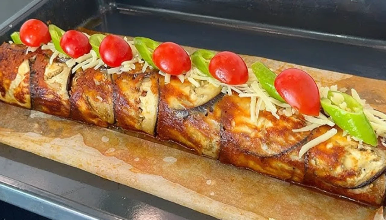 Bu patlıcan sarmasıyla misafirleriniz şaşkına dönecek! Sofrada dakikalar içinde biten tarif.