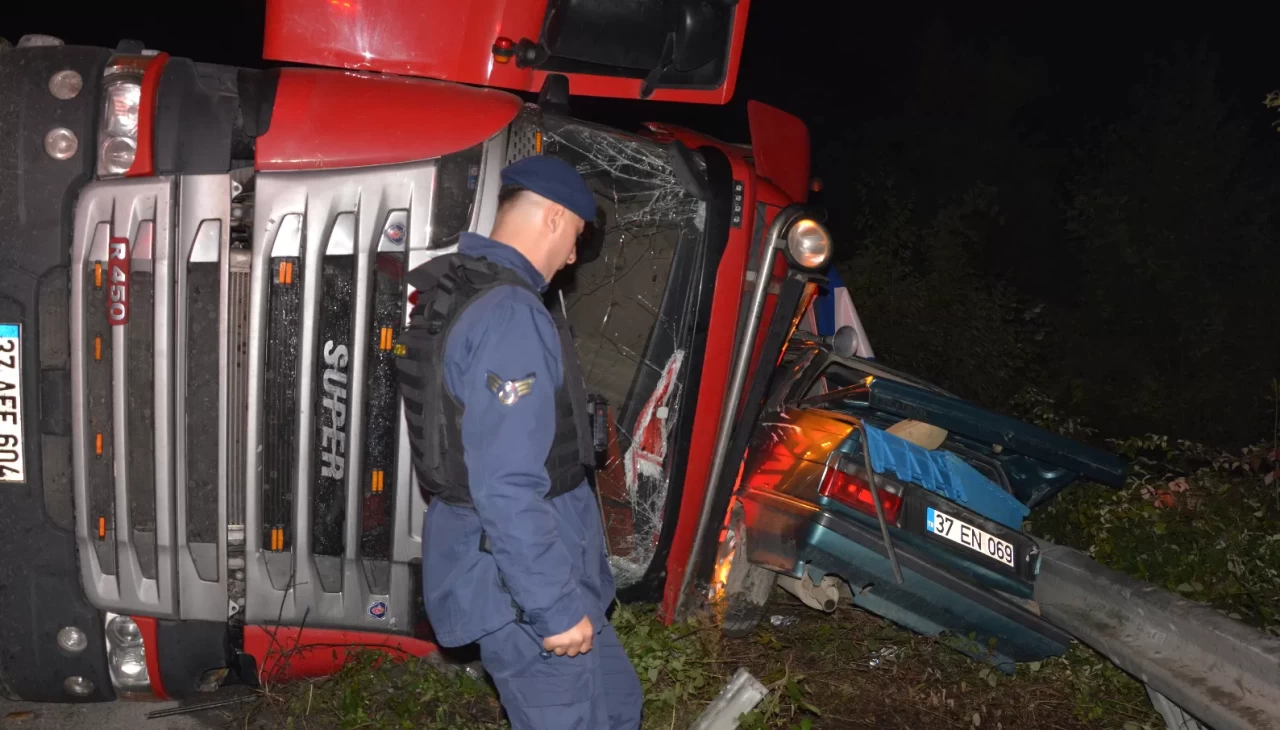 Kastamonu’da tır ile otomobil çarpıştı: 2 yaralı