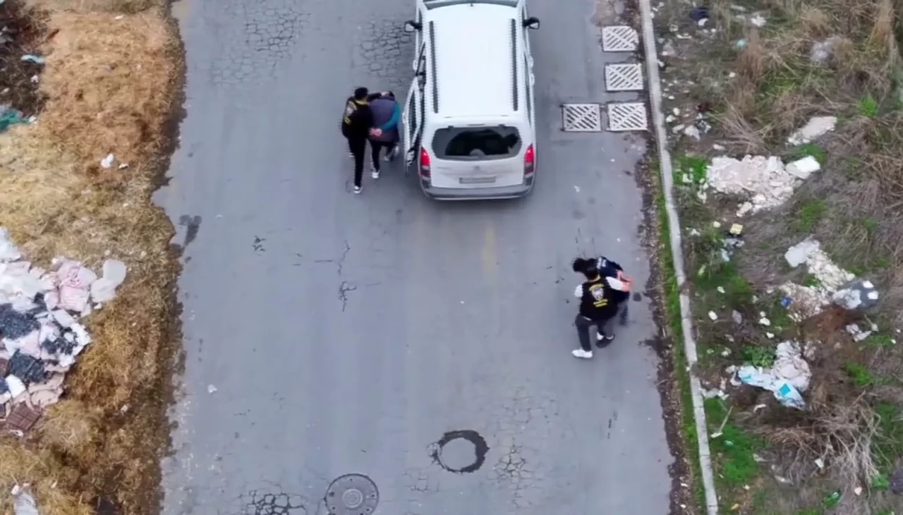 Esenyurt’ta dron destekli operasyon: Yasaklı madde ticareti yapan 2 şüpheli yakalandı