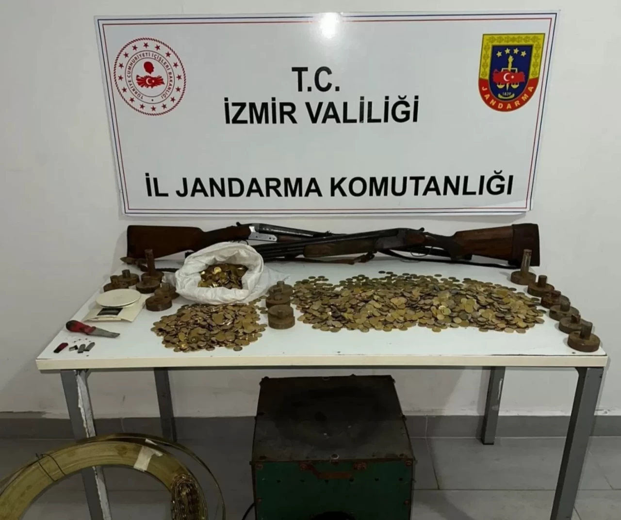 İzmir’de 13 yıldır aranan firari, sahte kimlikle yakayı ele verdi