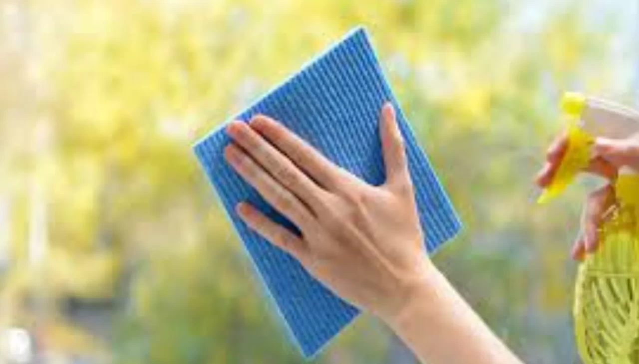 Camlarınız ışıl ışıl olsun! Sodayla cam silmenin etkili formülü