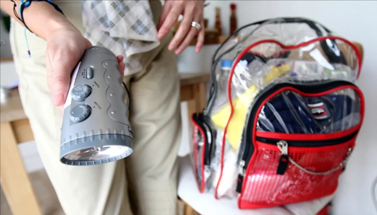 Deprem çantası nasıl hazırlanmalı, içinde neler olmalı? İşte deprem çantasında bulunması gerekenlerin listesi