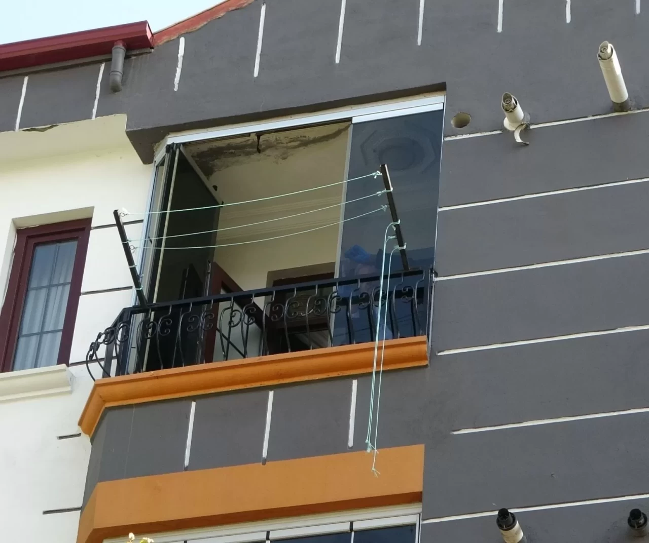 Malatya’da genç kızın feci düşüşü: Balkondan yere çakıldı, durumu kritik